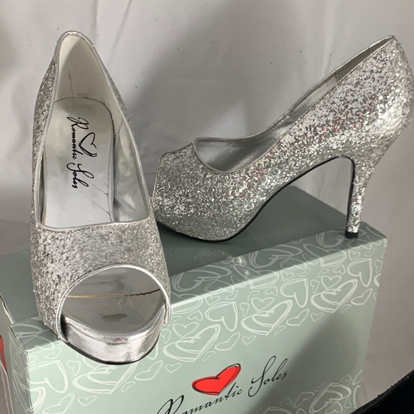 New 8.5 Romantic Soles Silver Glitter Dasha heels - Picture 1 of 8